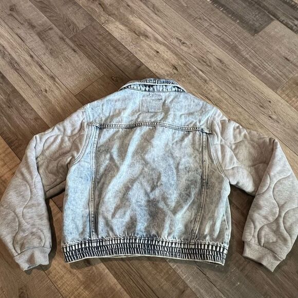 Blank NYC A Piece of Me Denim Hoodie
Jacket size s - Picture 3 of 8